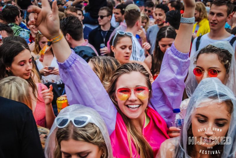 zoomed in picture of crowd